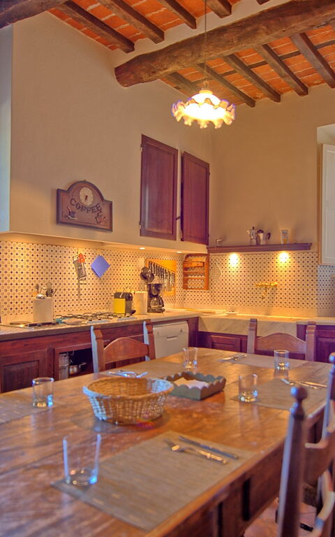 Villa Camaiore: Cuisine, Salle à manger