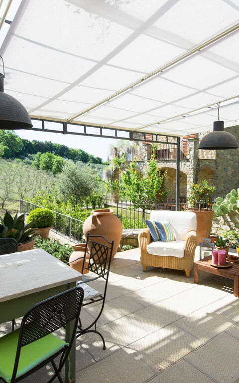 Villa Nova: Extérieur, Extérieurs