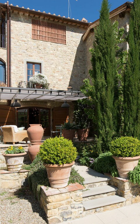 Villa Nova: Extérieur, Extérieurs