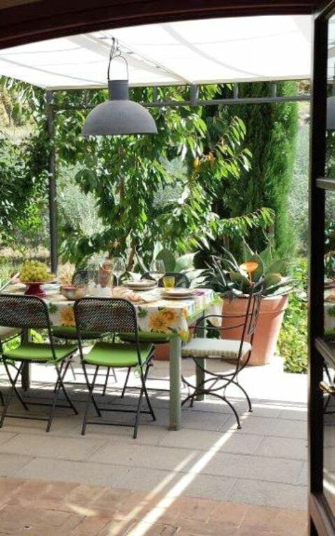 Villa Nova: Extérieur, Extérieurs