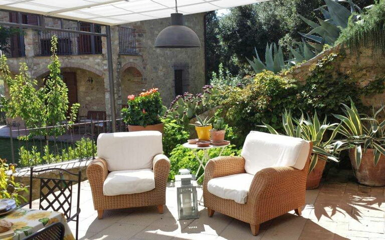 Villa Nova: Extérieur, Extérieurs