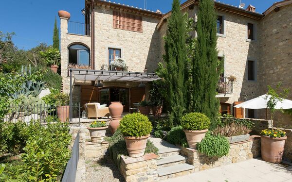 Villa Nova: Extérieur, Extérieurs