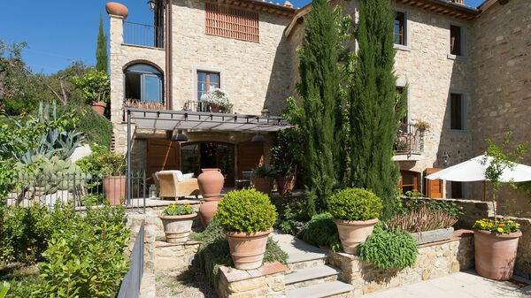 Villa Nova: Extérieur, Extérieurs