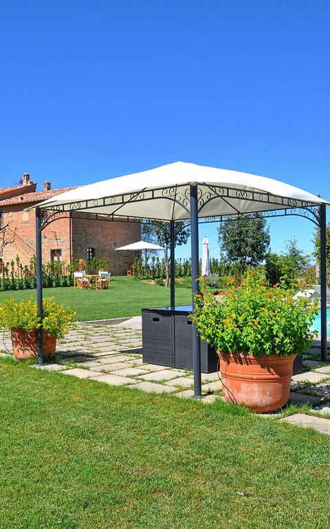 Podere Romina: bassin, Jardin