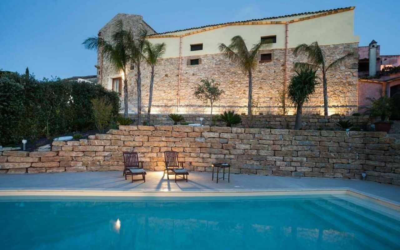 Baglio Maranzano - Marietta: bassin, Extérieurs