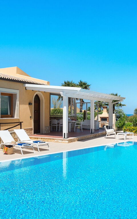 Afrodite: bassin, Extérieur