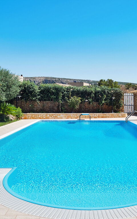 Afrodite: bassin, Extérieur