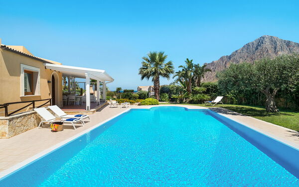 Afrodite: bassin, Été, Extérieur