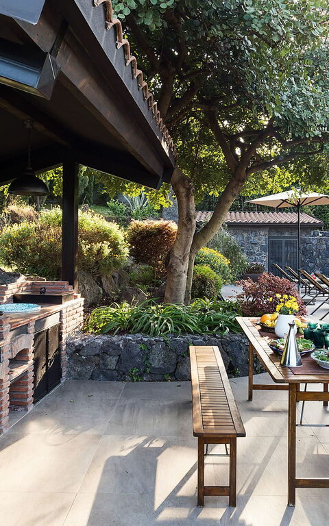 Viagrande: Extérieur