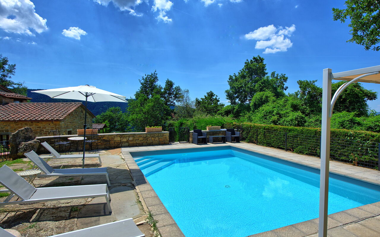 Villa Margherita Uno: bassin, Extérieur