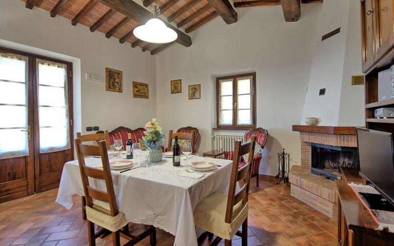 Villa Portole Due: Cuisine, Salle à manger, Salon