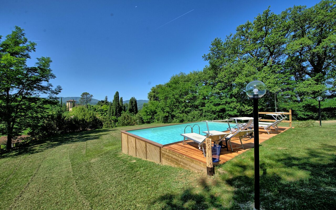 Casale Giotto: bassin, Jardin