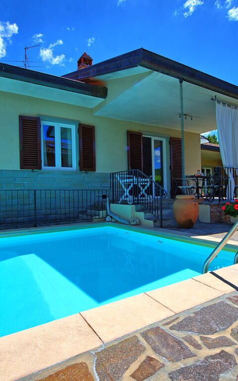 Villa Pratovecchio: bassin, Extérieur, Extérieurs