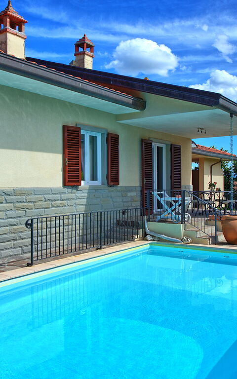 Villa Pratovecchio: bassin, Extérieur, Extérieurs