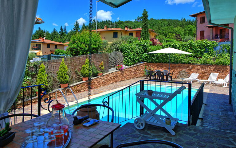 Villa Pratovecchio: Balcon / Terrasse / Patio, bassin, Extérieur