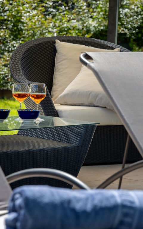 Villa Sabrina: bassin, Jardin