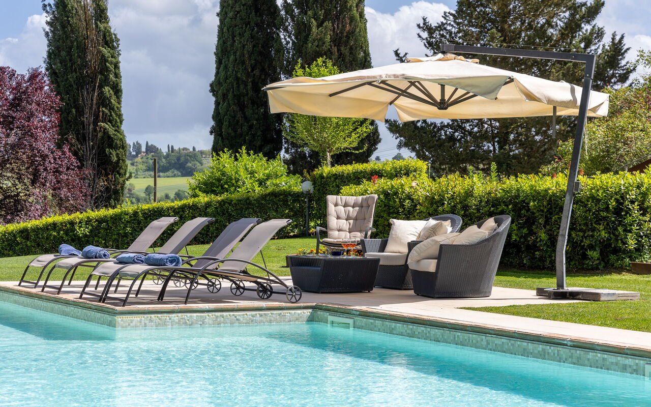 Villa Sabrina: bassin, Jardin