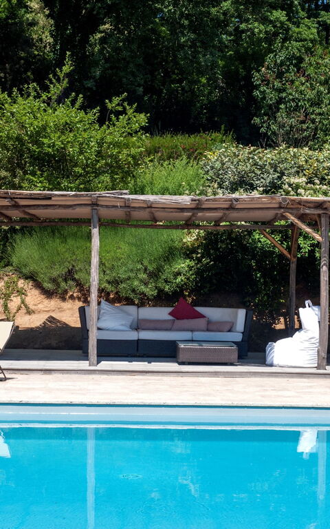 Casale Porano: bassin, Jardin