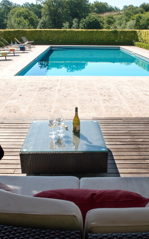 Casale Porano: bassin, Extérieurs