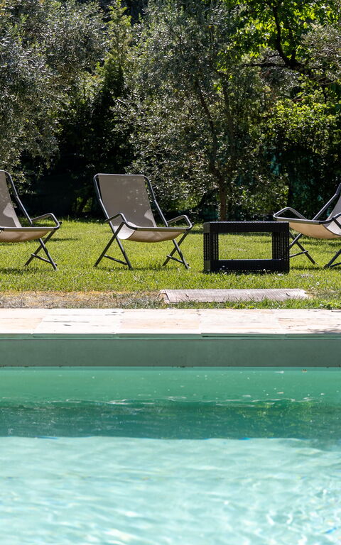 Villa Morandi: bassin, Extérieur
