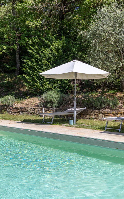 Villa Morandi: bassin, Extérieur