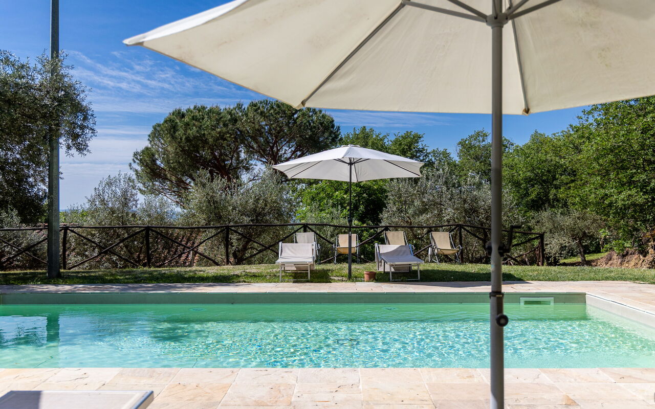Villa Morandi: bassin, Extérieur