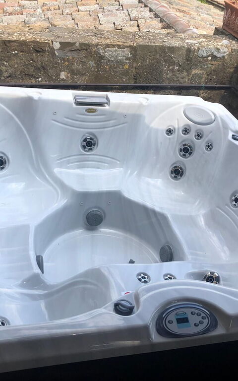 Villa Piazza Della Fortezza: jacuzzi