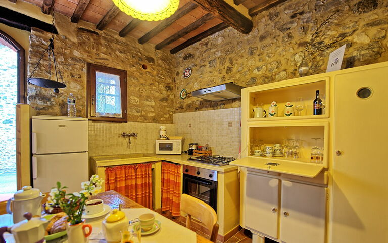 La Ruota: Cuisine, Salle à manger, Salon