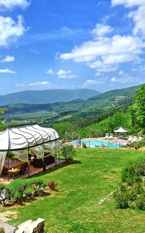 Villa Tenuta Lonciano: Été, Extérieur, Jardin, Vues