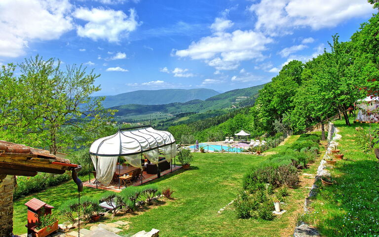Villa Tenuta Lonciano: Été, Extérieur, Jardin, Vues