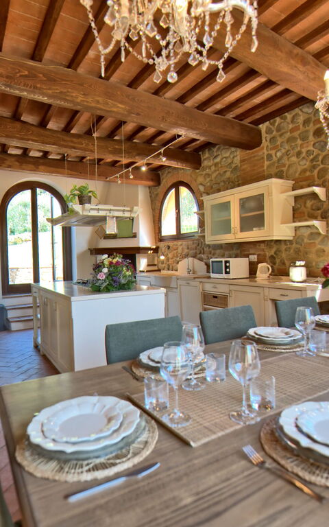 Villa Nora: Cuisine, Salle à manger