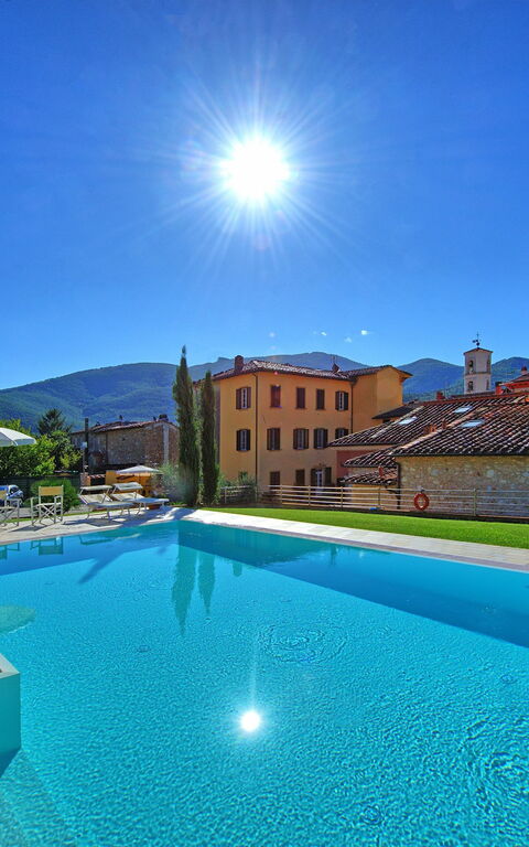 Flavia: bassin, Extérieur