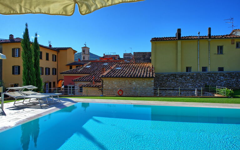 Flavia: bassin, Été, Extérieur, Extérieurs, Jardin, Vues