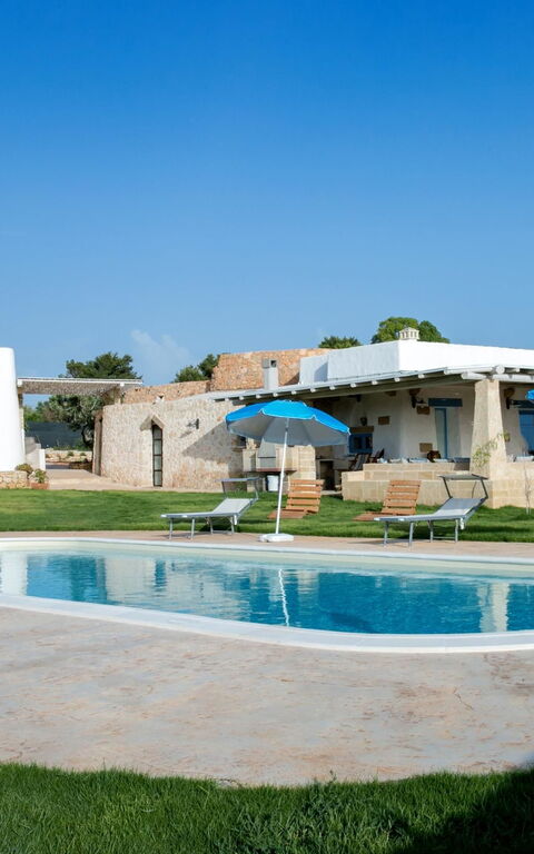 Trullo Torre Suda: bassin, Jardin