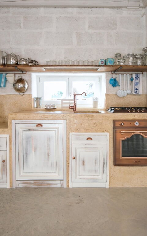 Trullo Torre Suda: Cuisine, Salle à manger