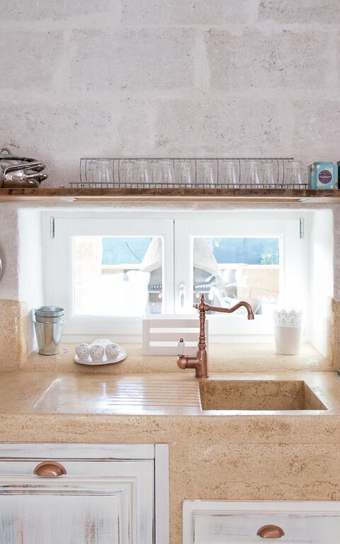 Trullo Torre Suda: Cuisine, Salle à manger