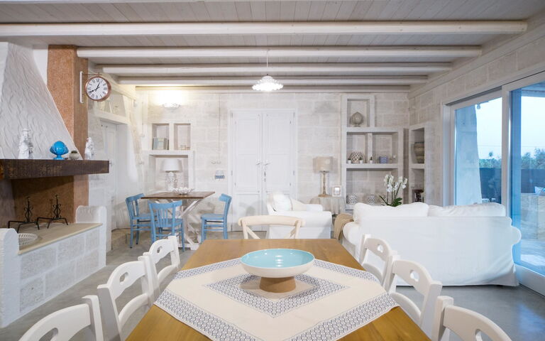 Trullo Torre Suda: Cuisine, Salle à manger