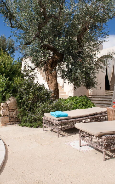 Tia Trullo: bassin, Extérieur