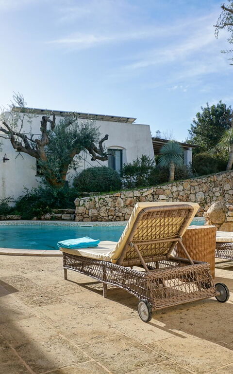 Tia Trullo: bassin, Extérieur