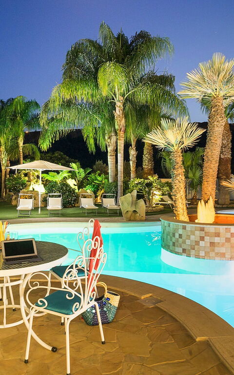 Villa Agorà: bassin, Jardin