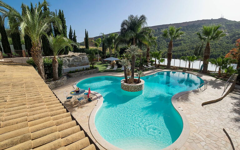 Villa Agorà: bassin, Extérieur