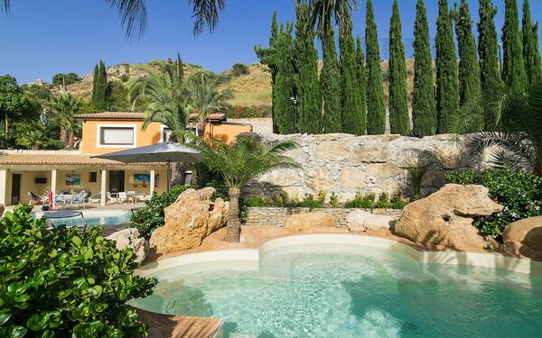 Villa Agorà: bassin, Jardin