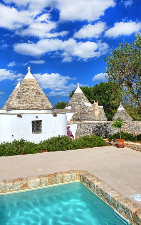Trullo Pascarosa: bassin, Jardin
