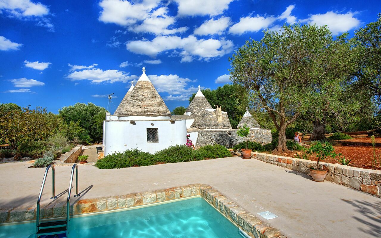 Trullo Pascarosa: bassin, Jardin