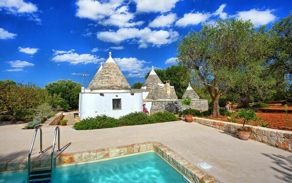 Trullo Pascarosa: bassin, Jardin