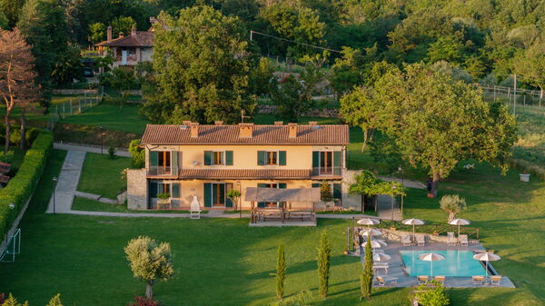 Casale Daniele: bassin, Extérieur