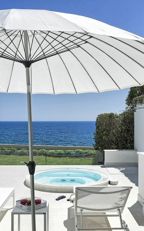 Marisol: Extérieur, jacuzzi