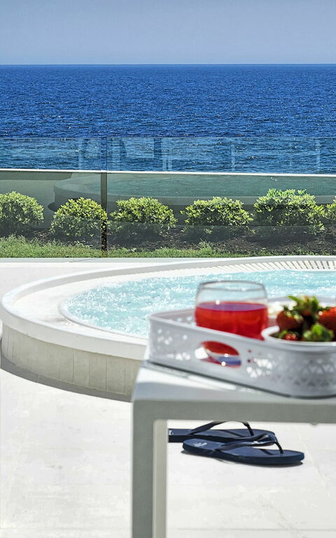 Marisol: Extérieur, jacuzzi