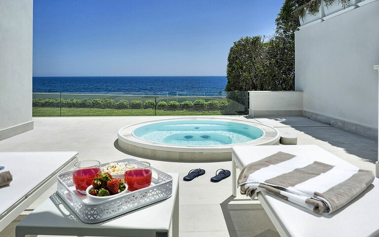 Marisol: Extérieur, jacuzzi