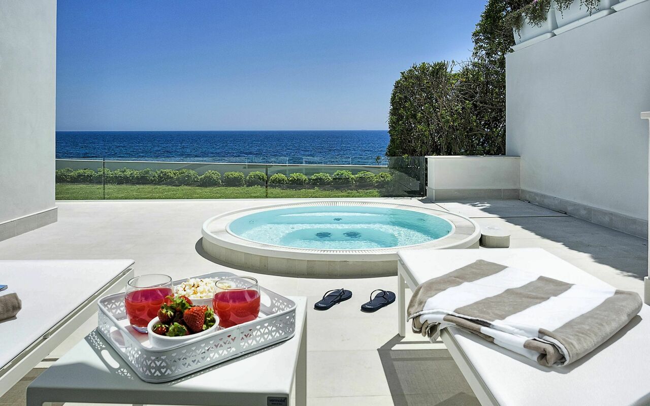Marisol: Extérieur, jacuzzi